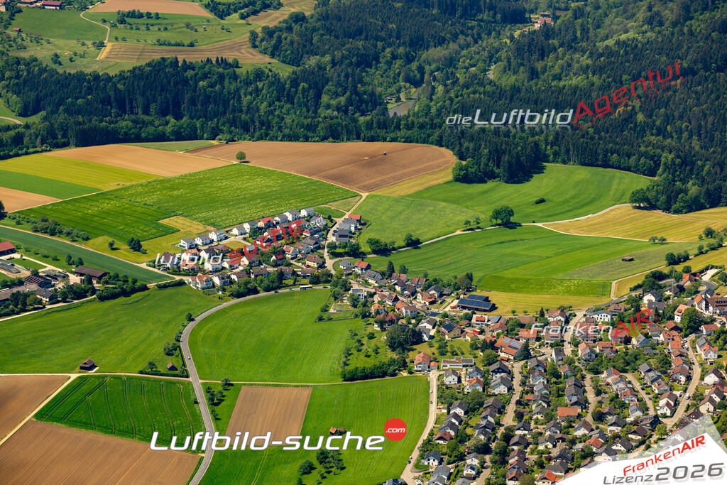 Das Luftbild zeigt :  Börtlingen - Die Luftaufnahme wurde 2024 vom UL-Flugzeug aus erstellt ( keine Drohne ) - Hochauflösende Luftaufnahme - Für grossformatige Ausdrucke geeignet. Die Geschenkidee !Mit Lizenz und Bildrechte bestellbar