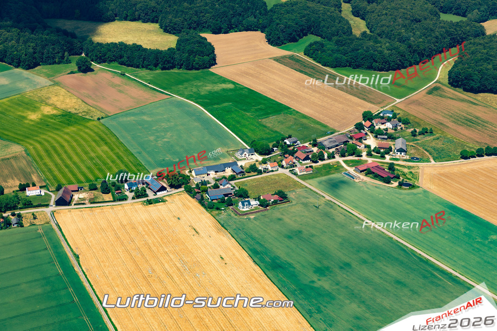 Das Luftbild zeigt : Tiefenhüll Hemau - Die Luftaufnahme wurde 2023 vom UL-Flugzeug aus erstellt ( keine Drohne ) - Hochauflösende Luftaufnahme - Für grossformatige Ausdrucke geeignet. Die Geschenkidee !Mit Lizenz und Bildrechte bestellbar