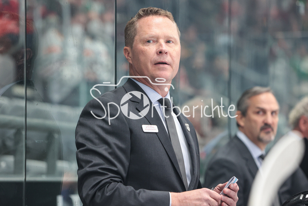 Augsburger Panther - Grizzlys Wolfsburg | Wolfsburg Trainer Michael STEWART in Aktion