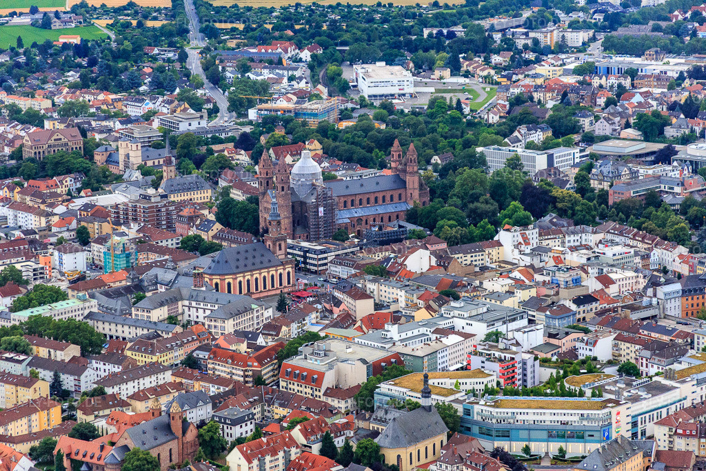 Luftbild: Wormser DOM St. Peter von Nordosten in Worms im Bundesland Rheinland-Pfalz in Deutschland. Foto: IMG_091098.jpg vom 04.07.2016 durch Werner Riehm/FLY-FOTO.deWWW.WORMSER-DOM.DE