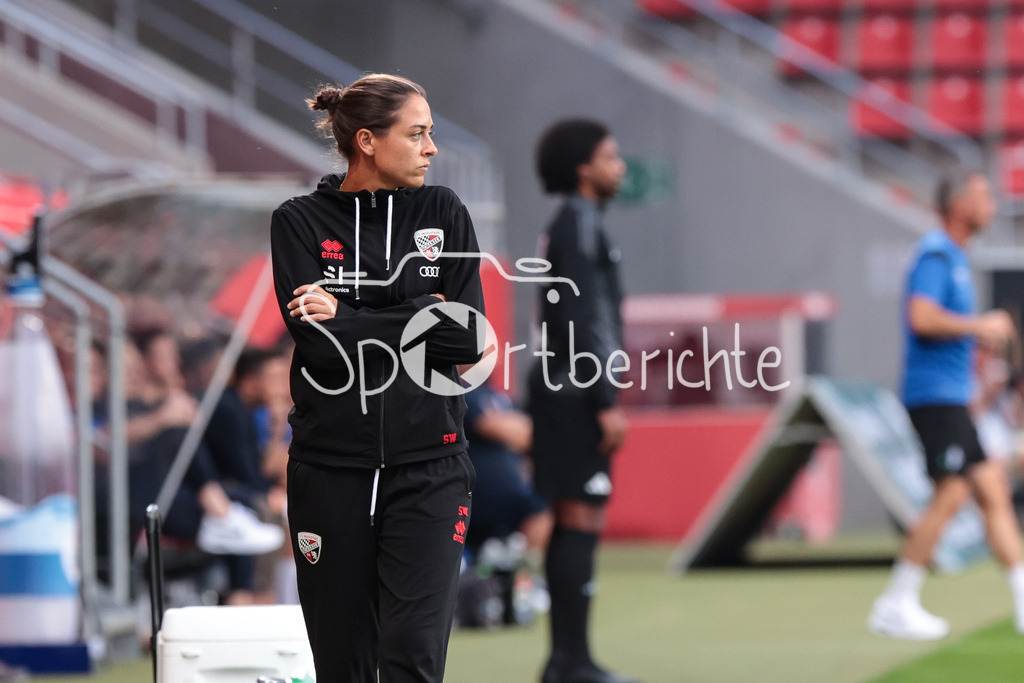 FC Ingolstadt - SV Waldhof Mannheim | im Bild FC Ingolstadt Trainerin Sabrina WITTMANN / Freisteller / Einzelfoto