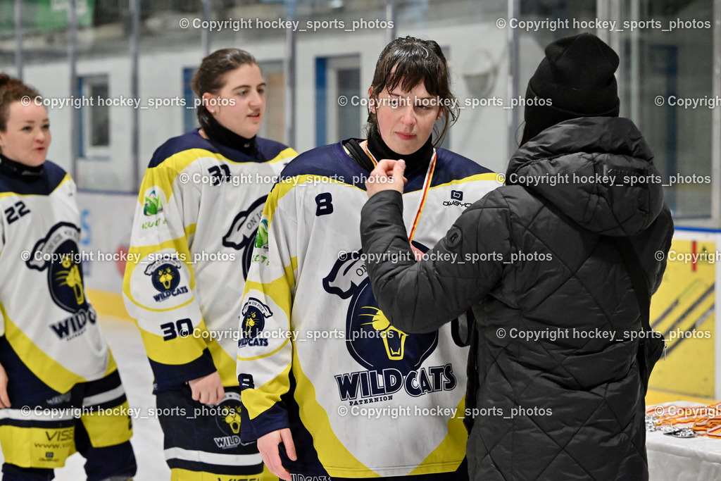 WILDCATS PATERNION & Lady Hawks Siegerehrung-Meisterfeier | #8 Kummer Katja WILDCATS PATERNION, Medailienübergabe, #30 Sauerbier Dana Kiara WILDCATS PATERNION, WILDCATS PATERNION &amp; Lady Hawks Siegerehrung-Meisterfeier, WILDCATS PATERNION &amp; Lady Hawks Siegerehrung-Meisterfeier am 12.03.2025 in Steindorf (Ossiachersee Halle), Austria, (Photo by Bernd Stefan)