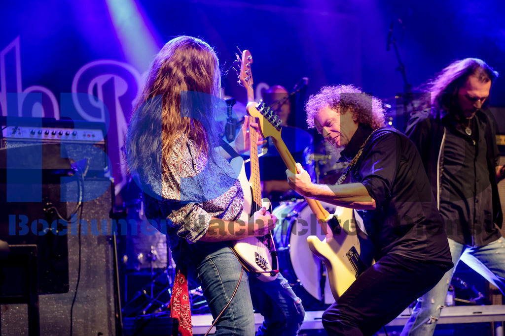 Purple Rising  {date} -  | {headline}(Foto: Sebastian Sendlak / BOND) - Realisiert mit Pictrs.com