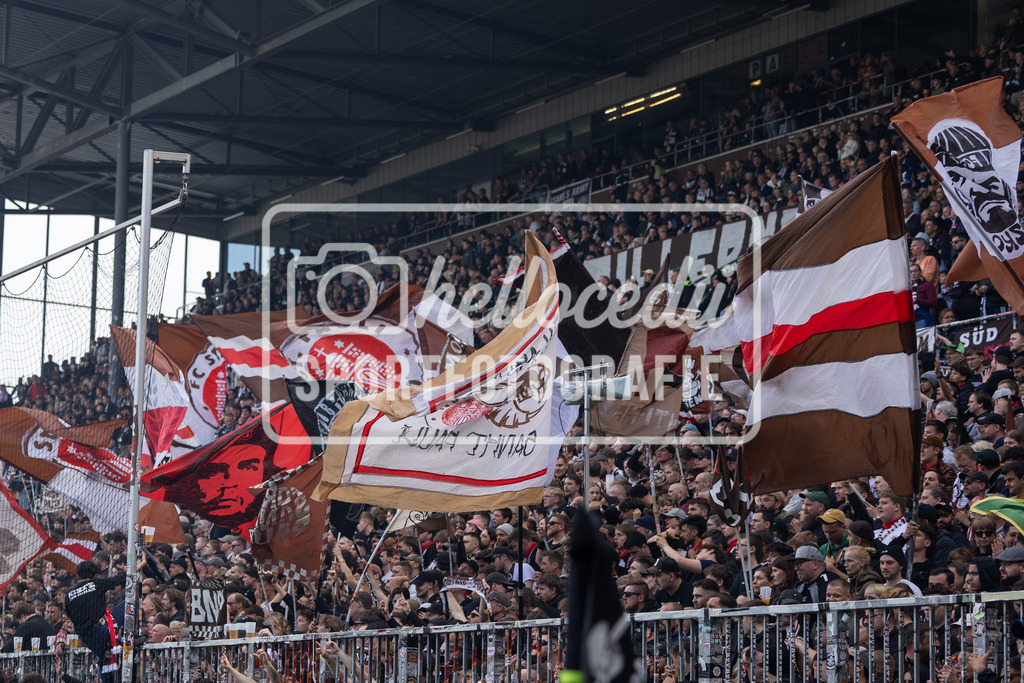 Fußball I Männer I Saison 2025-2026 I Bundesliga I FC St. Pauli - VfL Wolfsburg I 12912 | realhellocedii - Realisiert mit Pictrs.com