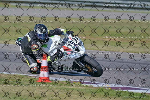 26BT02-0043 | markuskiefer.com - Realisiert mit Pictrs.com