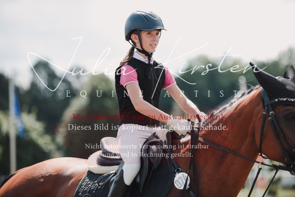 DSC_5625 | Pferde- und Turnierfotografie in Westsachsen. Pferdeportraits, Auftragszeichnungen und intuitive Kunst.