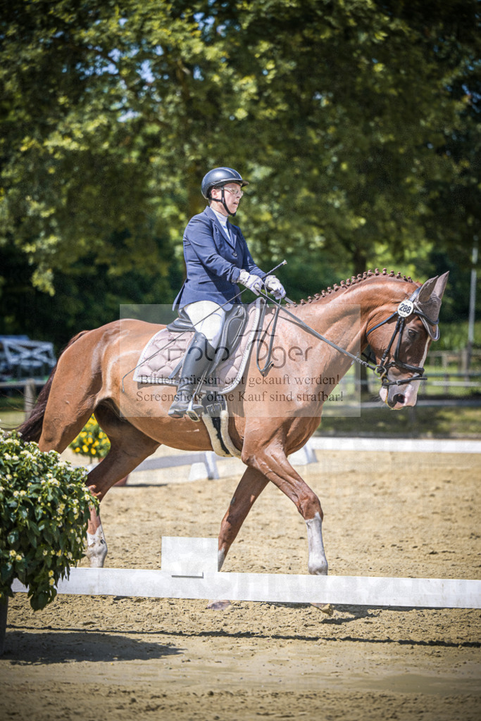 DOS_5087 | Entdecke hochwertige Reitturnierfotos von Foto Oger. Professionell, emotional und authentisch – jetzt Lieblingsmomente im Shop bestellen.Deutschlandweite Turnierfotografie. - Realisiert mit Pictrs.com