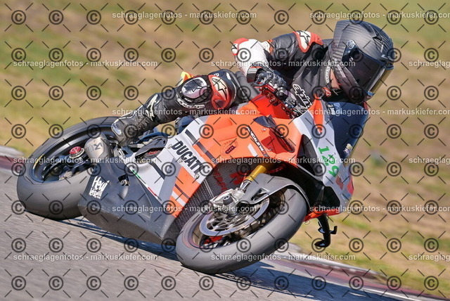 26bt05-0204 | markuskiefer.com - Realisiert mit Pictrs.com