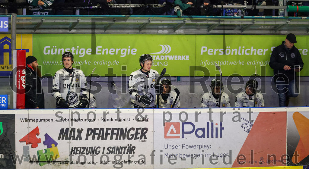 2025-11-25_014_TSV_Erding_gegen_EHF_Passau_Black_Hawks | Erding, Deutschland, 25.11.2025:Eishockey, Oberliga Süd 2025 / 2026, 20. Spieltag, TSV Erding gegen EHF Passau Black Hawks, Endergebnis: 2:3 n.V.Foto: Christian Riedel / fotografie-riedel.net