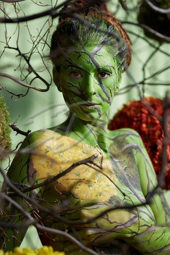 Bodypainting-BLUMENBÄLLE_34 | #015 | Modell: Irie Kaya | Foto: Markus Hermann - Realisiert mit Pictrs.com