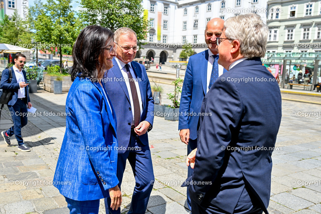 Pressekonferenz OoeVP stellt personelle Weichen_ 05.07.2024-33 | 05.07.2024, Linz, AUT, Pressekonferenz OoeVP stellt personelle Weichen - Verlaesslich fuer Oberoesterreich, im Bild Margit Angerlehner (VP, LAbg.), LH Thomas Stelzer (VP, Landeshauptmann Ooe), Christian Doerfel (VP, LAbg., Klubobmann, Bgm. Steinbach an der Steyr), Klaus Luger (SP, Bgm. der Stadt Linz)
