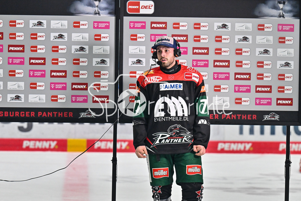 Augsburger Panther - ERC Ingolstadt | Beim Interview von Magentasport nach dem ersten Drittel Luca TOSTO (Augsburger Panther #77)  Freisteller / Einzelfoto / DEL: Augsburger Panther - ERC Ingolstadt, Curt Frenzel Stadion am 26.01.2025 / Christoph FETZNER