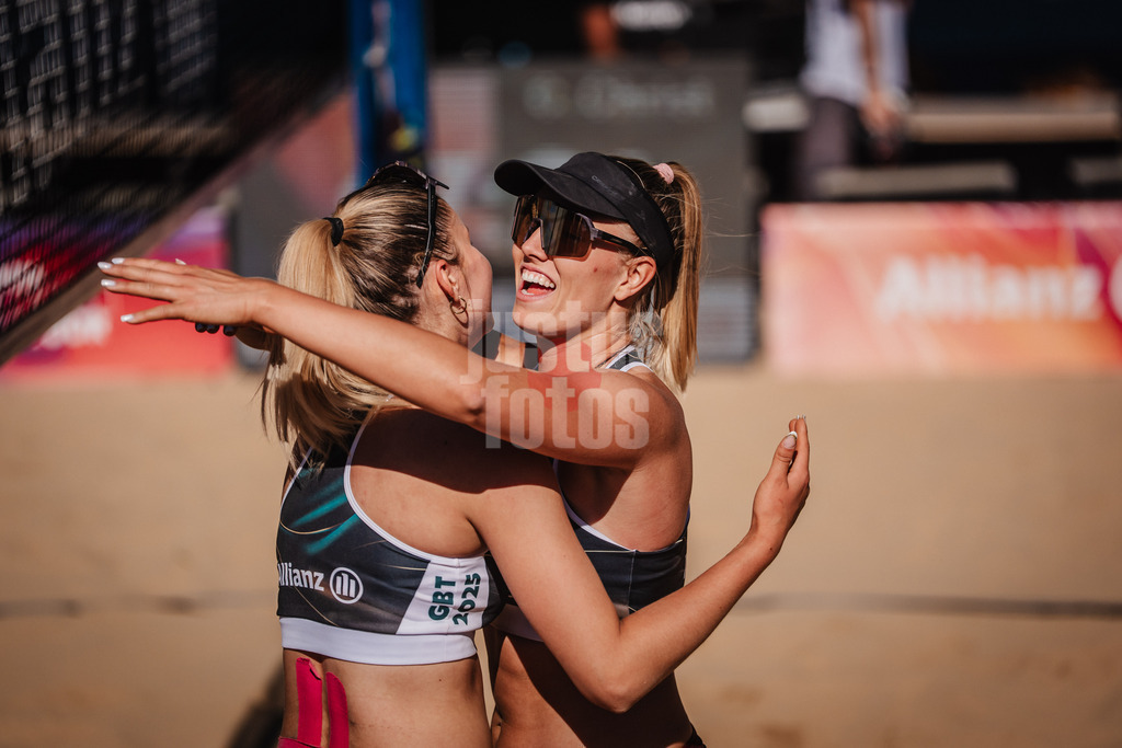 Beachvolleyball | Frauen | Allianz German Beach Tour 2025 | Tourstop Düsseldorf | 15.05.2025 | v.l.Anna-Chiara Reformat und Chenoa Christ jubeln