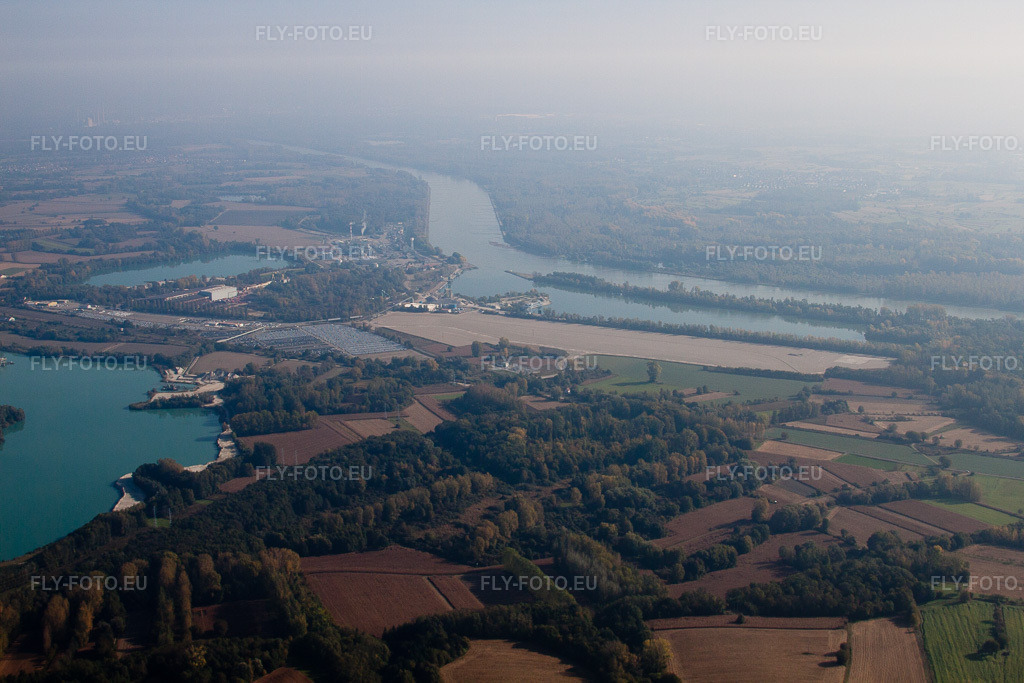 Vue aérienne: Port à Lauterbourg dans le département Bas Rhin, France. Photo: IMG_45913.jpg prise le 16/10/2011 par Werner Riehm/FLY-FOTO.euRésolution de l'original: 4752 x 3168 px