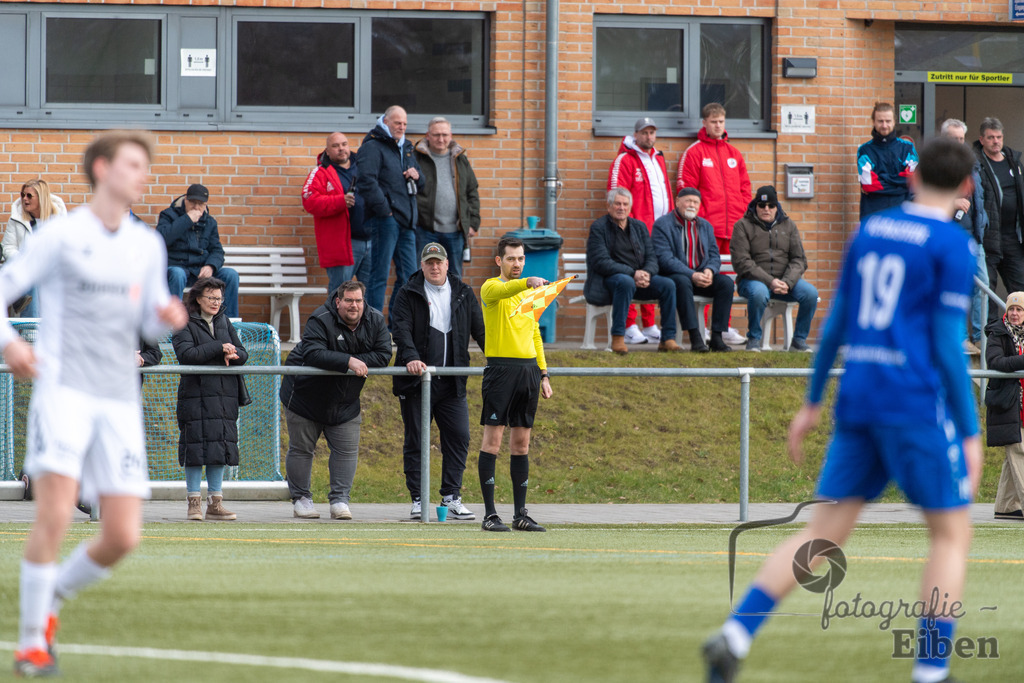 FC Rastede-SV Brake | Herren Bezirks-Testspiel; FC Rastede (blau)-SV Brake (weiß) am 02.03.2025 in Rastede (Sportanlage Kötterswegs), Photo: Philip Eiben 2025 - Realisiert mit Pictrs.com