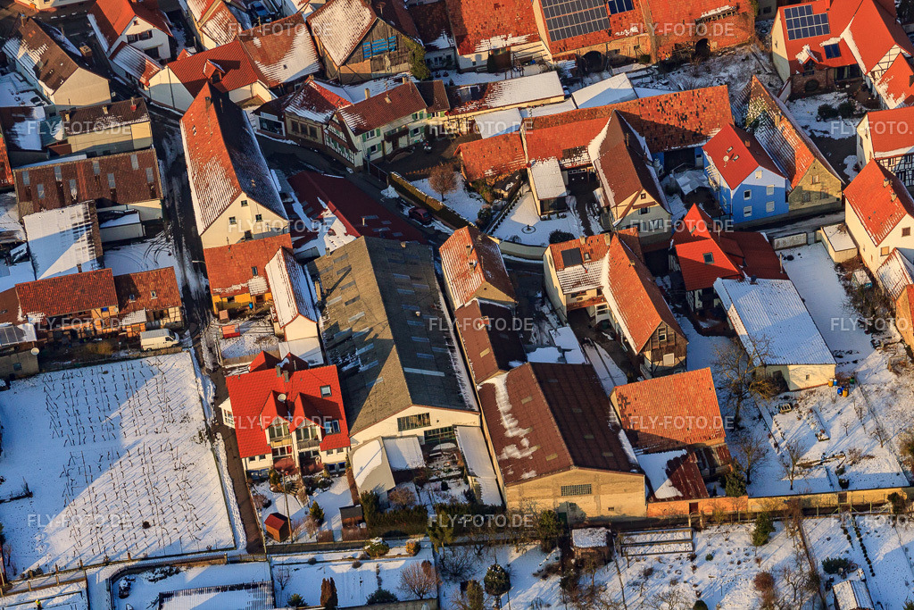 Haselschußgasse  bei Schnee | Luftbild: Haselschußgasse  bei Schnee in Steinweiler im Bundesland Rheinland-Pfalz in Deutschland. Foto: IMG_24414.jpg vom 16.02.2010 durch Werner Riehm/FLY-FOTO.de - Realisiert mit Pictrs.com