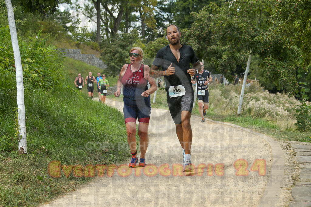 250824_1346_EX1_3612 | Sportfotografie im Rhein-Sieg Kreis, Köln, Bonn, NRW, Rheinland Pfalz, Hessen, etc. Unser Tätigkeitsfeld umfasst den Laufsport vom Volkslauf über den Marathon, Duathlon, Triathon bis zum Ultralauf wie Kölnpfad Ultra oder Schindertrail.