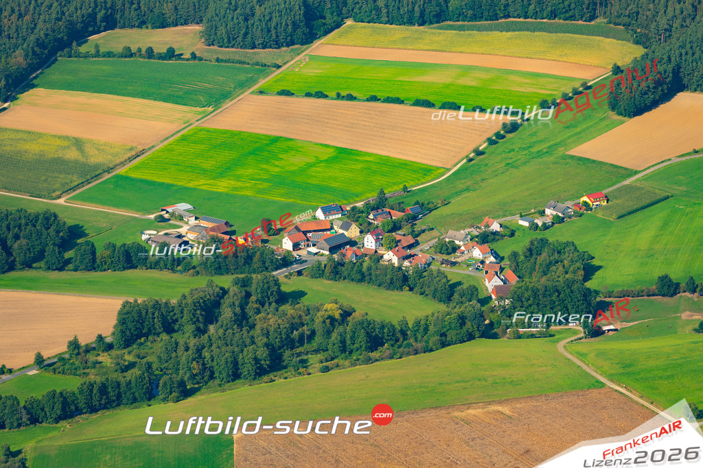 Das Luftbild zeigt : Schönlind Vilseck - Die Luftaufnahme wurde 2024 vom UL-Flugzeug aus erstellt ( keine Drohne ) - Hochauflösende Luftaufnahme - Für grossformatige Ausdrucke geeignet. Die Geschenkidee !Mit Lizenz und Bildrechte bestellbar