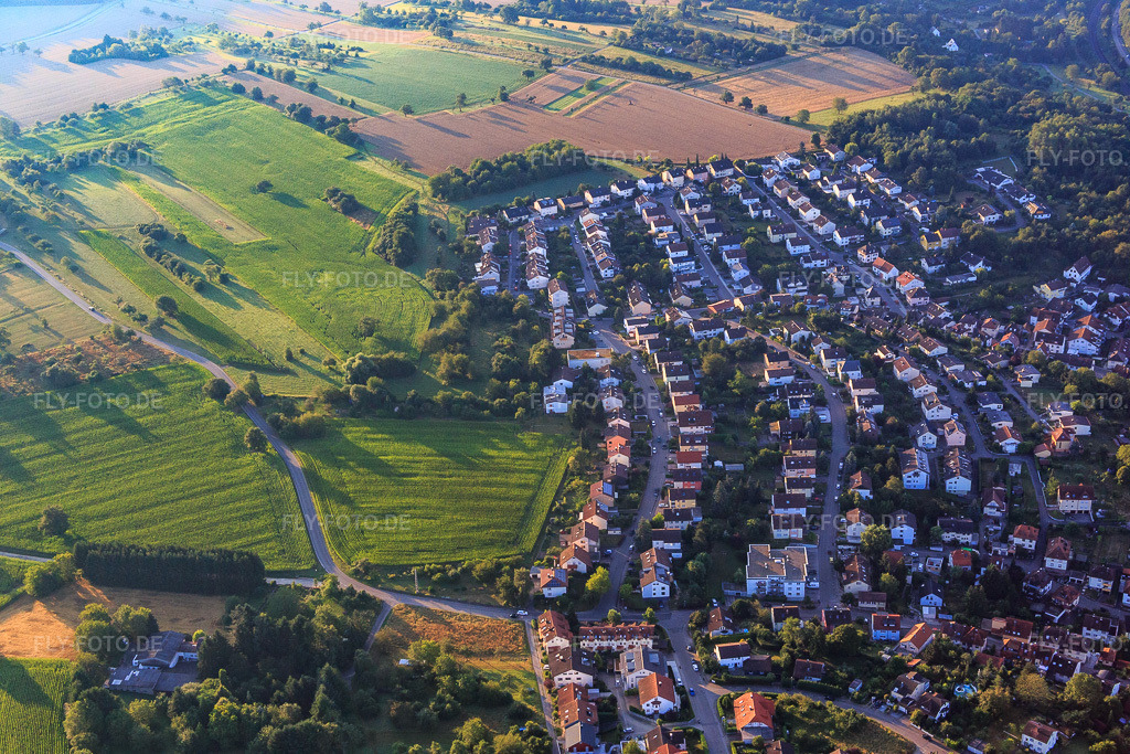 Luftbild: Landhausstr in Ispringen im Bundesland Baden-Württemberg in Deutschland. Foto: IMG_092261.jpg vom 01.08.2016 durch Werner Riehm/FLY-FOTO.de