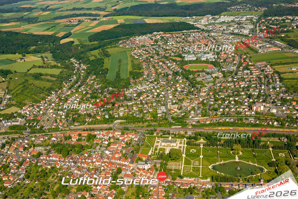 Das Luftbild zeigt  Veitshöchheim - Die Luftaufnahme wurde 2023 vom UL-Flugzeug aus erstellt ( keine Drohne ) - Hochauflösende Luftaufnahme - Für grossformatige Ausdrucke geeignet. Die Geschenkidee !Mit Lizenz und Bildrechte bestellbar