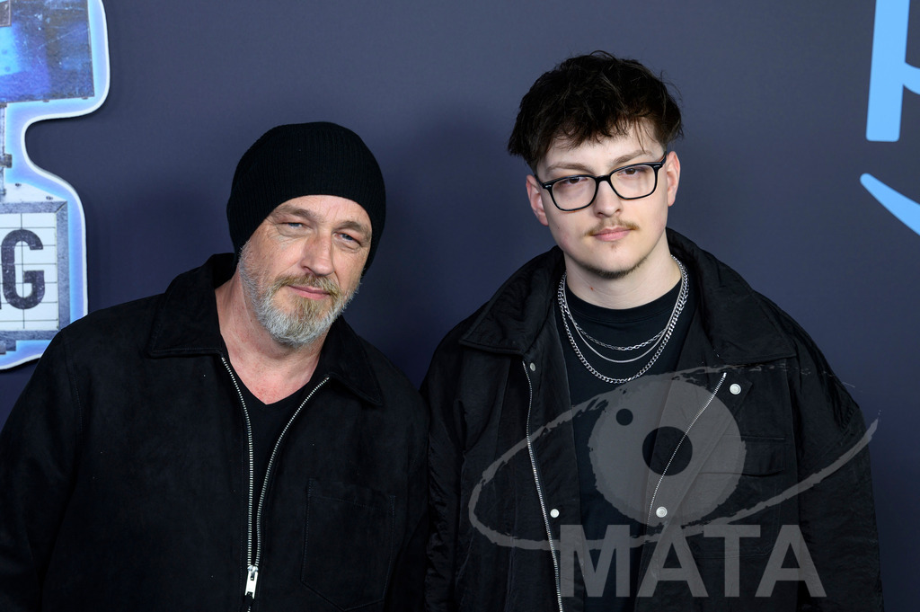 _DWA2553 | Torsten Sträter und Sohn bei der Premiere der 5. Staffel der Amazon Prime Video Comedy-Gameshow 'LOL: Last One Laughing' in der Astor Film Lounge. München, 21.03.2024 - Realisiert mit Pictrs.com