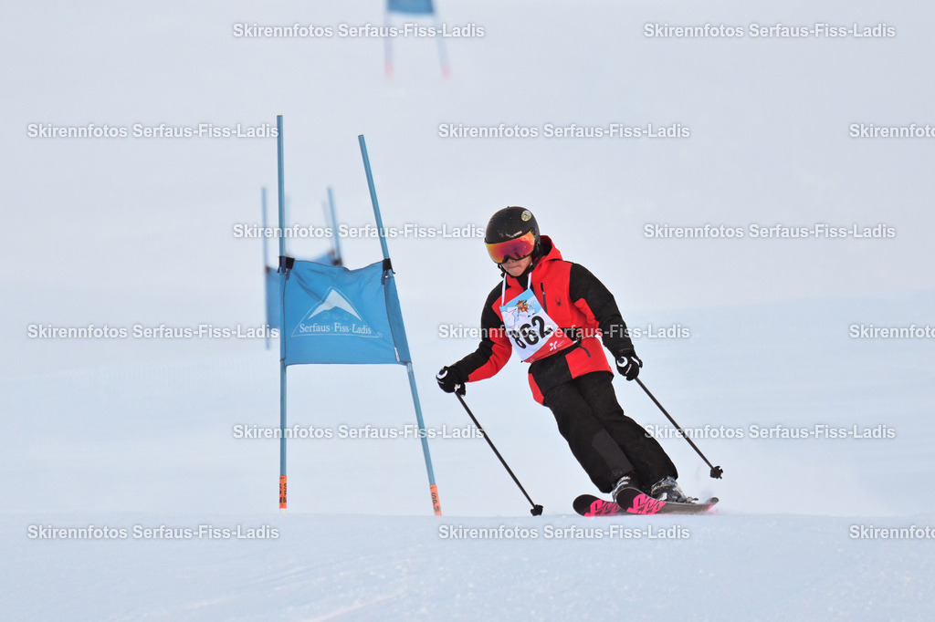 SRF_25.12.2025_0197 | Skirennfotos,Serfaus,Fiss,Ladis,Kinderskirennen,Winter,Tirol,Oberland,skirace,SFL,feelfree,weil wir's genießen,ski,Ski,skifahren,Sonnenplateau, - Realisiert mit Pictrs.com