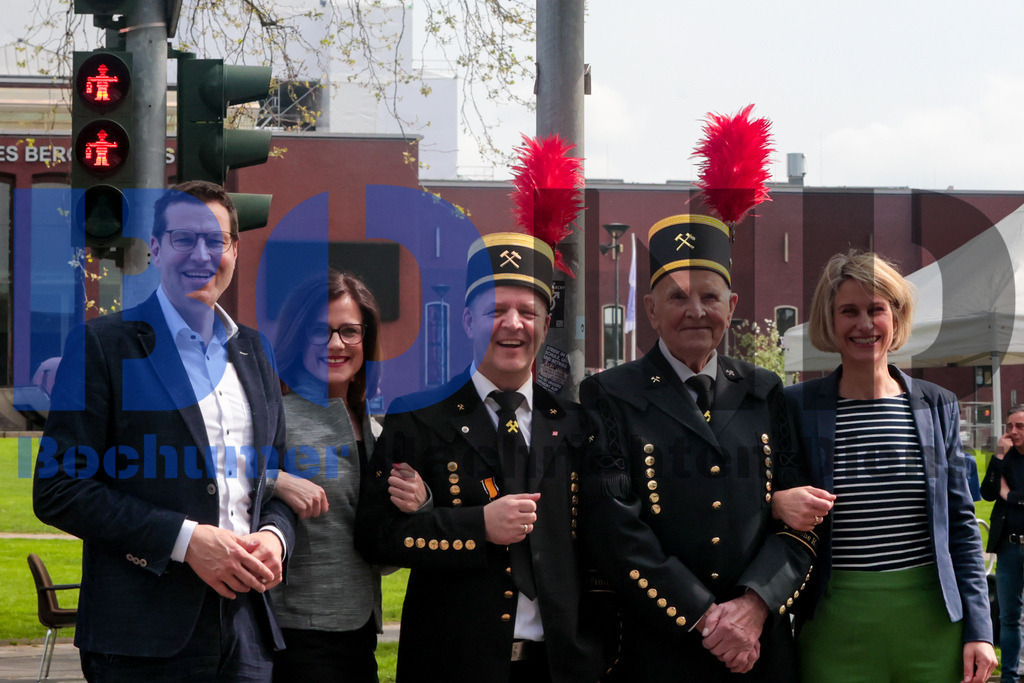 Bergmann-Ampel vor dem Deutschen Bergbaumuseum {date} -  | {headline}



(Foto: Sebastian Sendlak / BOND)

 - Realisiert mit Pictrs.com