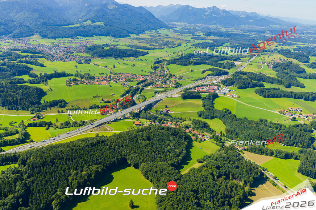 Schrägluftbild  Bernhaupten  Bergen - Das Luftbild wurde 2025 vom UL-Flugzeug heraus erstellt ( keine Drohne ) - Hochauflösende Luftaufnahme -Nicht vergleichbar mit Google Maps oder Satelittenbilder- Die Geschenkidee !Mit Lizenz und Bildrechte bestellbar