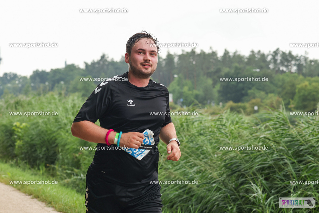 LUR_1803 | 34. M-net Erlanger Triathlon 2025 #erlangertriathlon  #mnettriathlon2025 #mnettriathlon #team #olympischedistanz #mitteldistanz #triathlon #maindonaukanal  #erlangertriathlon2025 #yourpictrs #tv1848 #tv1848erlangen  #triathlonbayern #sportinerlangen #demsportverbunden #sportshot_your_pictrs Copyright: www.sportshot.de