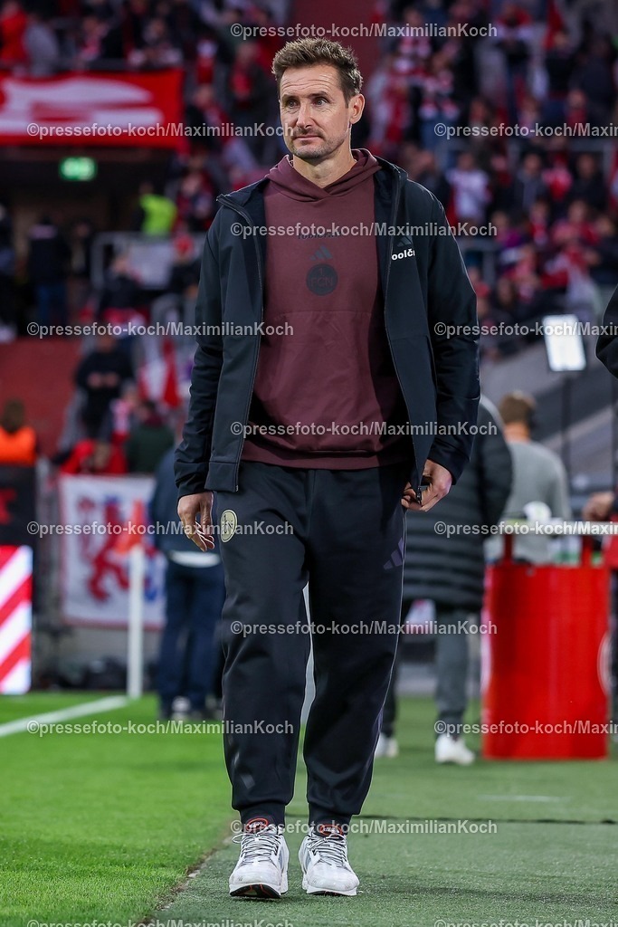 F9503102501012 | 03.10.2025, Fußball, Fortuna Düsseldorf - 1.FC Nürnberg, 2. Fußball Bundesliga, Merkur Spiel-Arena, Saison 2025 2026: Cheftrainer Miroslav Klose (1FC Nuernberg #hc)  DFB regulations prohibit any use of photographs as image sequences and or quasi-video.