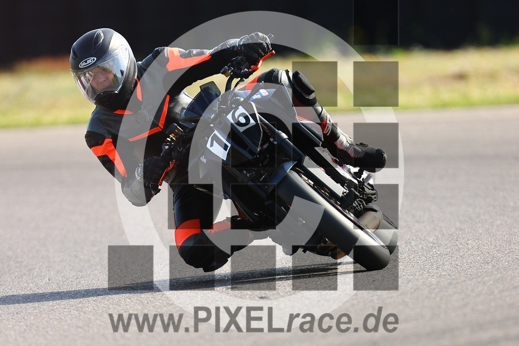 0016-20260426_00388 | Schöne Erinnerungen an spannende Momente - das festzuhalten ist unser Job. PIXELrace.de ist seit 2003 auf den Rennstrecken Europas unterwegs um die Action draußen beim Fahren und die wunderbare Stimmung imm Fahrerlager für euch einzufangen.