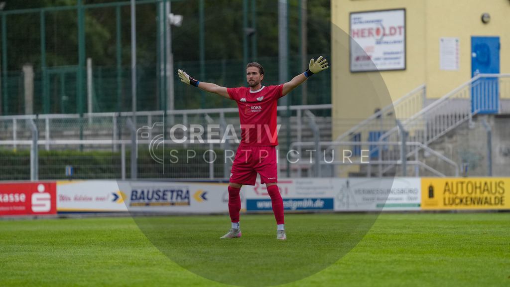 Fußball, Herren, Saison 2025/2026, Regionalliga Nordost, 4. Spieltag, FSV 63 Luckenwalde vs. BFC Preussen, Samstag 22.08.2025, Werner-Seelenbinder-Stadion Luckenwalde | Fußball, Herren, Saison 2025/2026, Regionalliga Nordost, 4. Spieltag, FSV 63 Luckenwalde vs. BFC Preussen, Samstag 22.08.2025, Werner-Seelenbinder-Stadion Luckenwalde, Im Bild: Steffen Westphal (Preussen) macht sich aktiv bemerkbar - Realisiert mit Pictrs.com