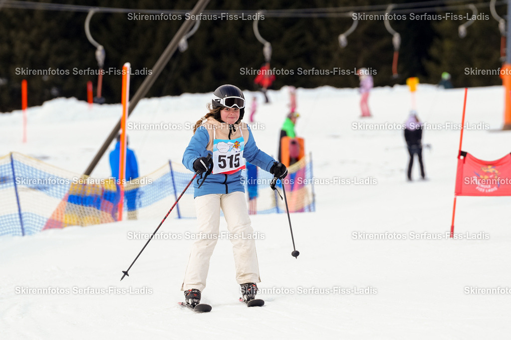 SRF_02.01.2026_0868 | Skirennfotos,Serfaus,Fiss,Ladis,Kinderskirennen,Winter,Tirol,Oberland,skirace,SFL,feelfree,weil wir's genießen,ski,Ski,skifahren,Sonnenplateau, - Realisiert mit Pictrs.com