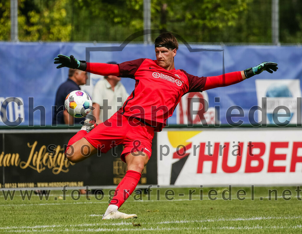 2023-08-26_092_FC_Langengeisling_gegen_TuS_Raubling | Erding, Deutschland, 26.08.2023:
Fußball, Bezirksliga Oberbayern Ost 2023 / 2024, 6. Spieltag, FC Langengeisling gegen TuS Raubling, Endergebnis: 2:0

Torwart Michael Hierl (FC Langengeisling, #1)

Foto: Christian Riedel / fotografie-riedel.net