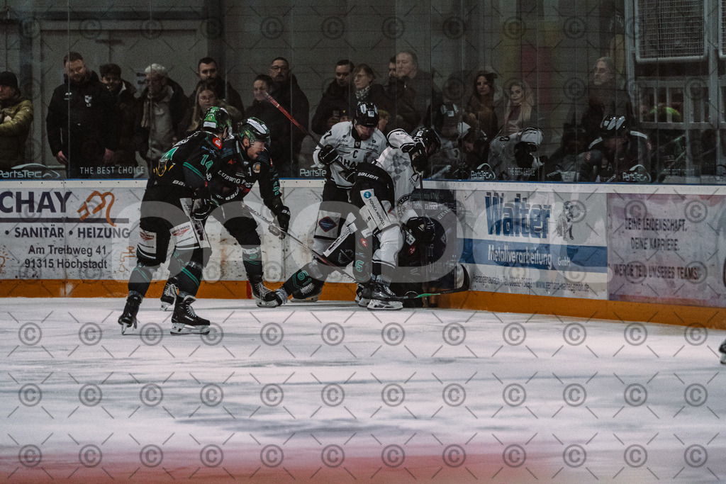 Alligators_vs_Passau_26_12_2025-046 | Höchstadt Alligators Fotogalerie: Eishockey-Action aus Franken. Professionelle Spielfotos, Portraits & Stadionbilder zum Download. Jetzt entdecken! - Realisiert mit Pictrs.com