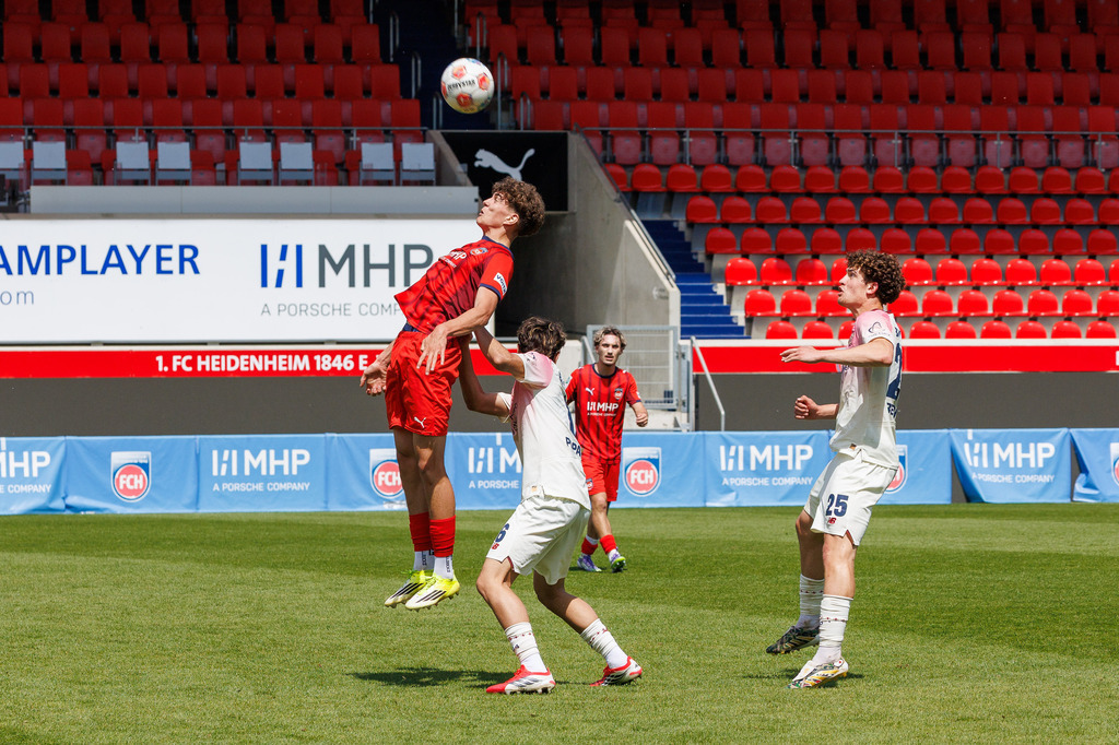 20260503-U19_FCH-LEV_195 | 1.FC Heidenheim 1846 vs. Bayer 04 Leverkusen, Fußball, U19, A-Junioren, NWL, U19-DFB-Nachwuchsliga, 2025/2026, Achtelfinale, 03.05.2026 in Heidenheim, Voith Arena(Foto: Michael Bulling) - Realisiert mit Pictrs.com