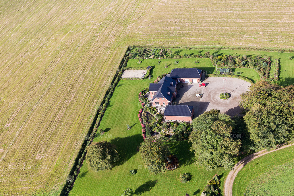 Aerial view: View of the town in Varde in the state South Denmark, Denmark.Photo: IMG_103488.jpg taken on 09/16/2017 by Werner Riehm/FLY-FOTO.comResolution of the original: 5472 x 3648 px