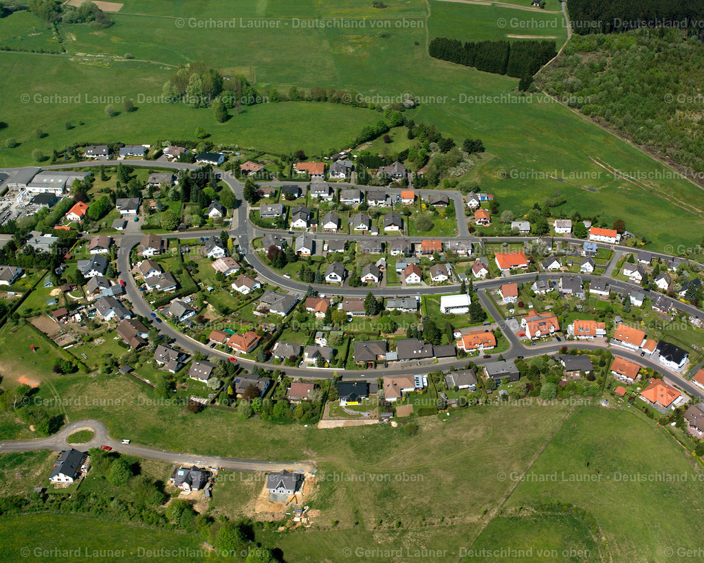 2610311 | HIRZENHAIN BAHNHOF 09.06.2006 Wohngebiet einer Einfamilienhaus- Siedlung  in Hirzenhain Bahnhof im Bundesland Hessen, Deutschland // Single-family residential area of settlement  in Hirzenhain Bahnhof in the state Hesse, Germany Foto: Gerhard Launer