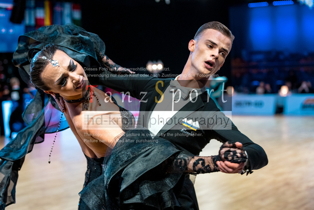 20251212_WDSF_World_Ch_Cup_RS-Std_1092-2 | Tanzsportbilder, Standardtanz, Lateintanz, WDSF, DTV, LTVB, dancecomp, goc, hessen tanzt, blaues band der spree, walzer, tango, wiener walzer, slowfox, quickstepp, samba, rumba, cha-cha-cha, paso doble. jive, hd-kroft photography, turniertanzsport