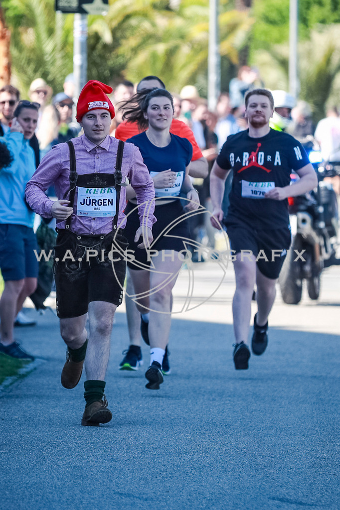 ..... | LINZ,AUSTRIA,27.April 25, Int. 3 Brückenlauf Linz  , Image shows: Photo: WAPICS / Manuel Binder