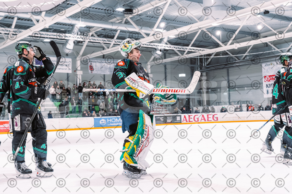 Alligators_vs_Passau_03_12_2025-76 | Höchstadt Alligators Fotogalerie: Eishockey-Action aus Franken. Professionelle Spielfotos, Portraits & Stadionbilder zum Download. Jetzt entdecken! - Realisiert mit Pictrs.com