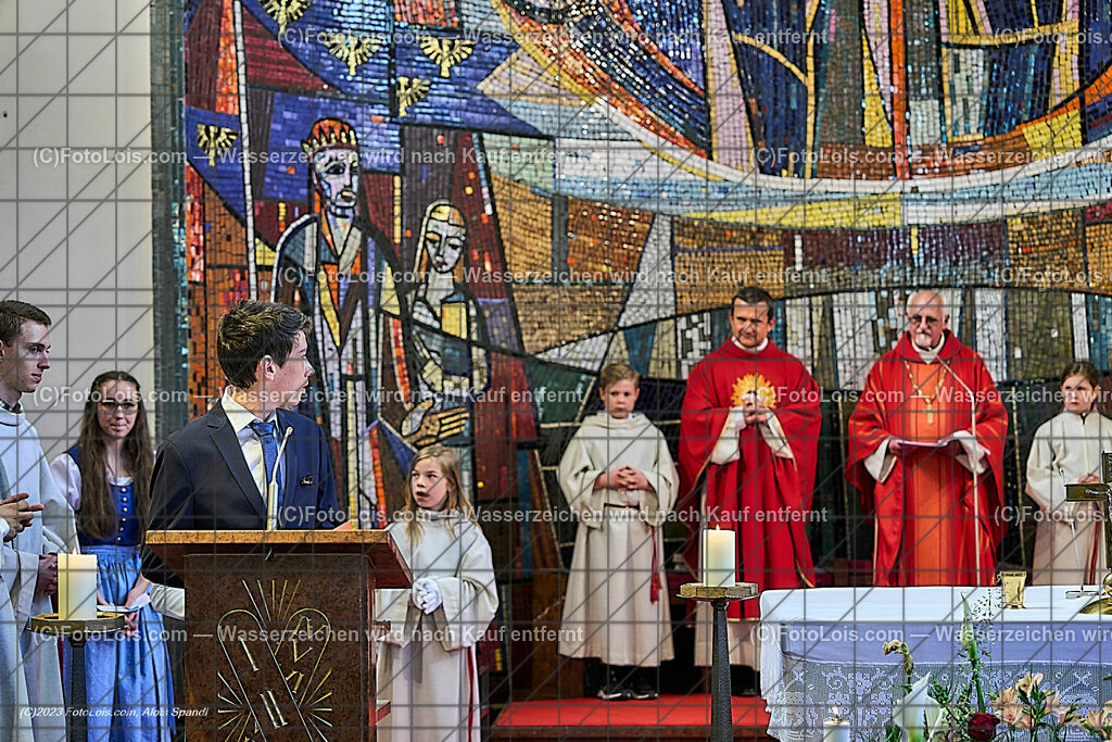 ALP2223_Pfarrfirmung Wieselburg | (C)FotoLois.com, Alois Spandl, Pfarrfirmung in Wieselburg mit Firmspender Eduard Gruber (ehemaliger Generalvikar der Diözese St. Pölten), Sa 3. Juni 2023.