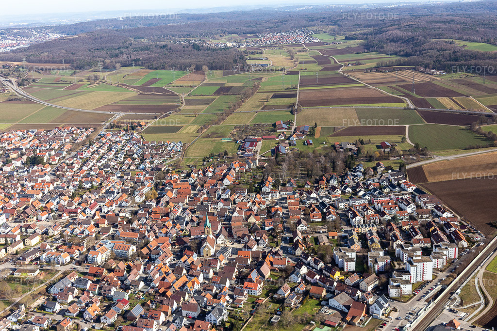 Luftbild: Ortsübersicht aus Osten mit Petruskirche in Renningen im Bundesland Baden-Württemberg in Deutschland. Foto: IMG_125034.jpg vom 20.02.2021 durch Werner Riehm/FLY-FOTO.de