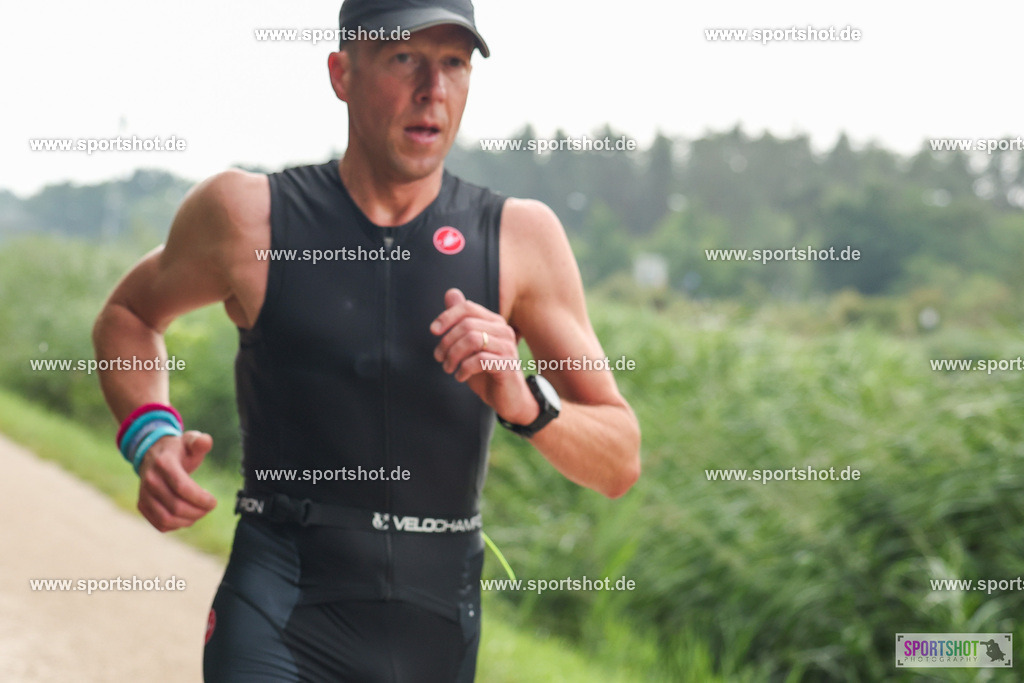 LUR_1699 | 34. M-net Erlanger Triathlon 2025 #erlangertriathlon  #mnettriathlon2025 #mnettriathlon #team #olympischedistanz #mitteldistanz #triathlon #maindonaukanal  #erlangertriathlon2025 #yourpictrs #tv1848 #tv1848erlangen  #triathlonbayern #sportinerlangen #demsportverbunden #sportshot_your_pictrs Copyright: www.sportshot.de