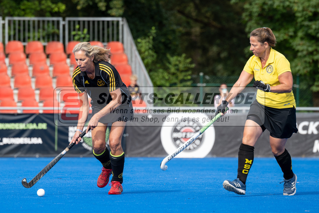 SFE_20240818_0083 | Krefeld, Deutschland, 18.08.2024:  European Cup for Recreational Hockey Players im KTHC Stadion Rot-Weiss Köln Tennis and Hockey Club am 18.08.2024 in Krefeld, Deutschland. (Foto von Stephan Fehrmann)Krefeld, Germany, 18.08.2024: European Cup for Recreational Hockey Players in KTHC Stadion Rot-Weiss Köln Tennis and Hockey Club at 18.08.2024 in Krefeld, Deutschland. (Foto from Stephan Fehrmann)