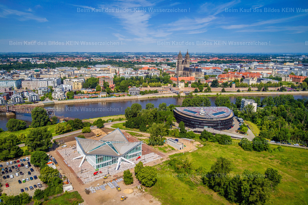 Magdeburg Hyparschale MDR Dom Elbe Hubbrücke-0039 | Aktuell wird im City Carrè die Ausstellung "Magdeburg von ganz oben" mit Luftbildern der Stadt präsentiert. Diese Ausstellung zeigt Luftaufnahmen der Stadt, die die Entwicklung Magdeburgs über die Jahre dokumentieren.&nbsp; Die Ausstellung "Magdeburg von ganz oben" läuft vom 5. bis 30. Mai 2025
 - Realisiert mit Pictrs.com