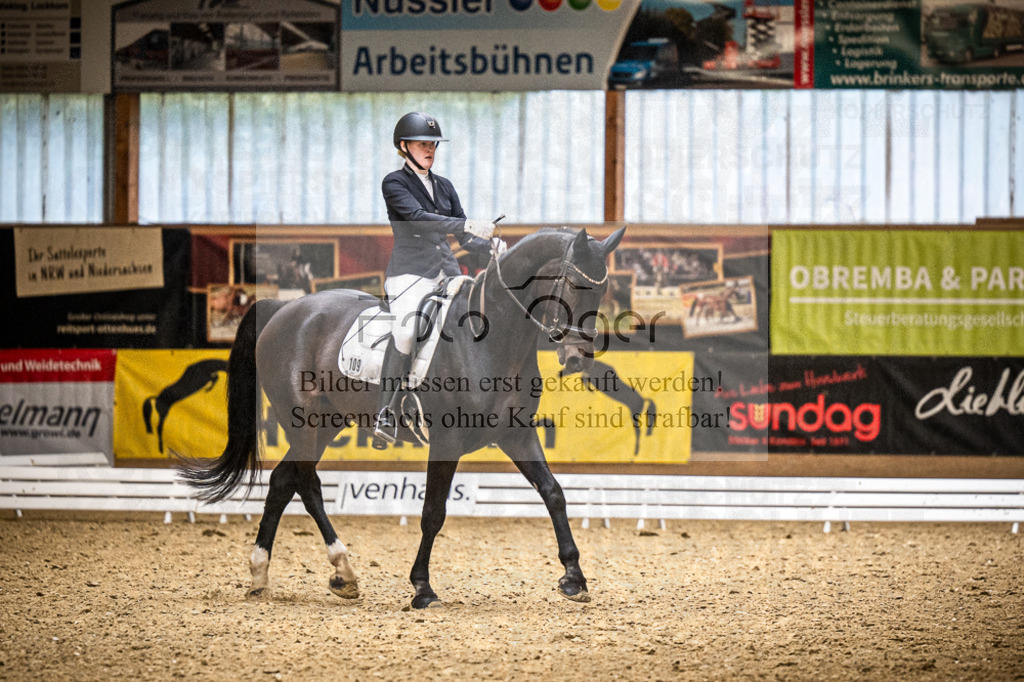 DOS_3186 | Entdecke hochwertige Reitturnierfotos von Foto Oger. Professionell, emotional und authentisch – jetzt Lieblingsmomente im Shop bestellen.Deutschlandweite Turnierfotografie. - Realisiert mit Pictrs.com