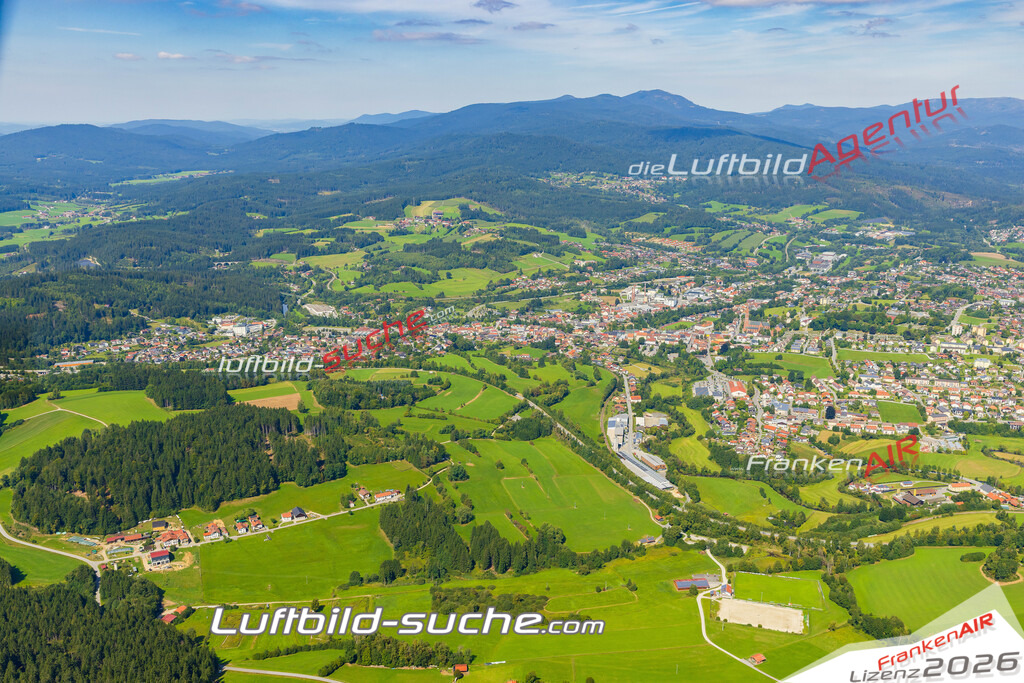 Schrägluftbild  Glasberg  Zwiesel - Das Luftbild wurde 2025 vom UL-Flugzeug heraus erstellt ( keine Drohne ) - Hochauflösende Luftaufnahme -Nicht vergleichbar mit Google Maps oder Satelittenbilder- Die Geschenkidee !Mit Lizenz und Bildrechte bestellbar