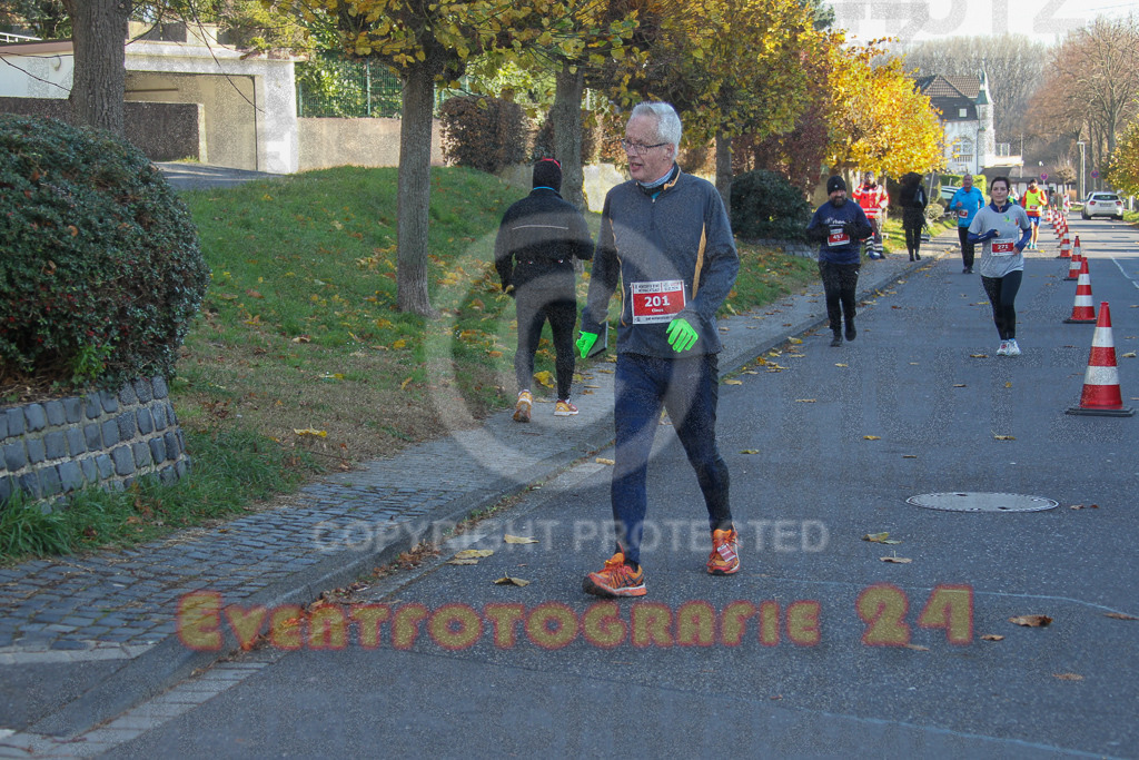 241201_1241_EV4_3211 | Sportfotografie im Rhein-Sieg Kreis, Köln, Bonn, NRW, Rheinland Pfalz, Hessen, etc. Unser Tätigkeitsfeld umfasst den Laufsport vom Volkslauf über den Marathon, Duathlon, Triathon bis zum Ultralauf wie Kölnpfad Ultra oder Schindertrail.
