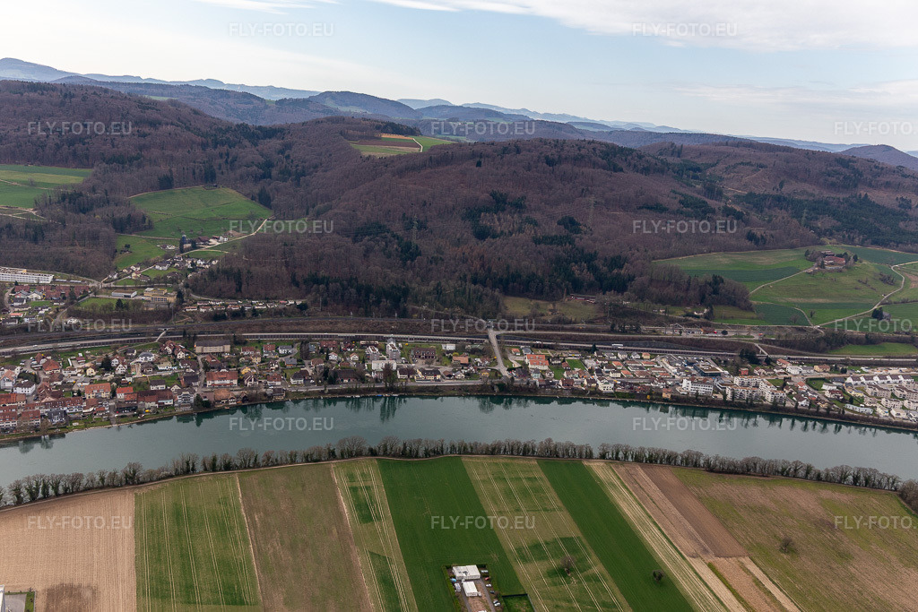 Vue aérienne: Vue de la ville à Mumpf dans le département Argovie, Suisse. Photo: IMG_120130.jpg prise le 17/03/2020 par Werner Riehm/FLY-FOTO.eu – Résolution de l'original: 5472 x 3648 px